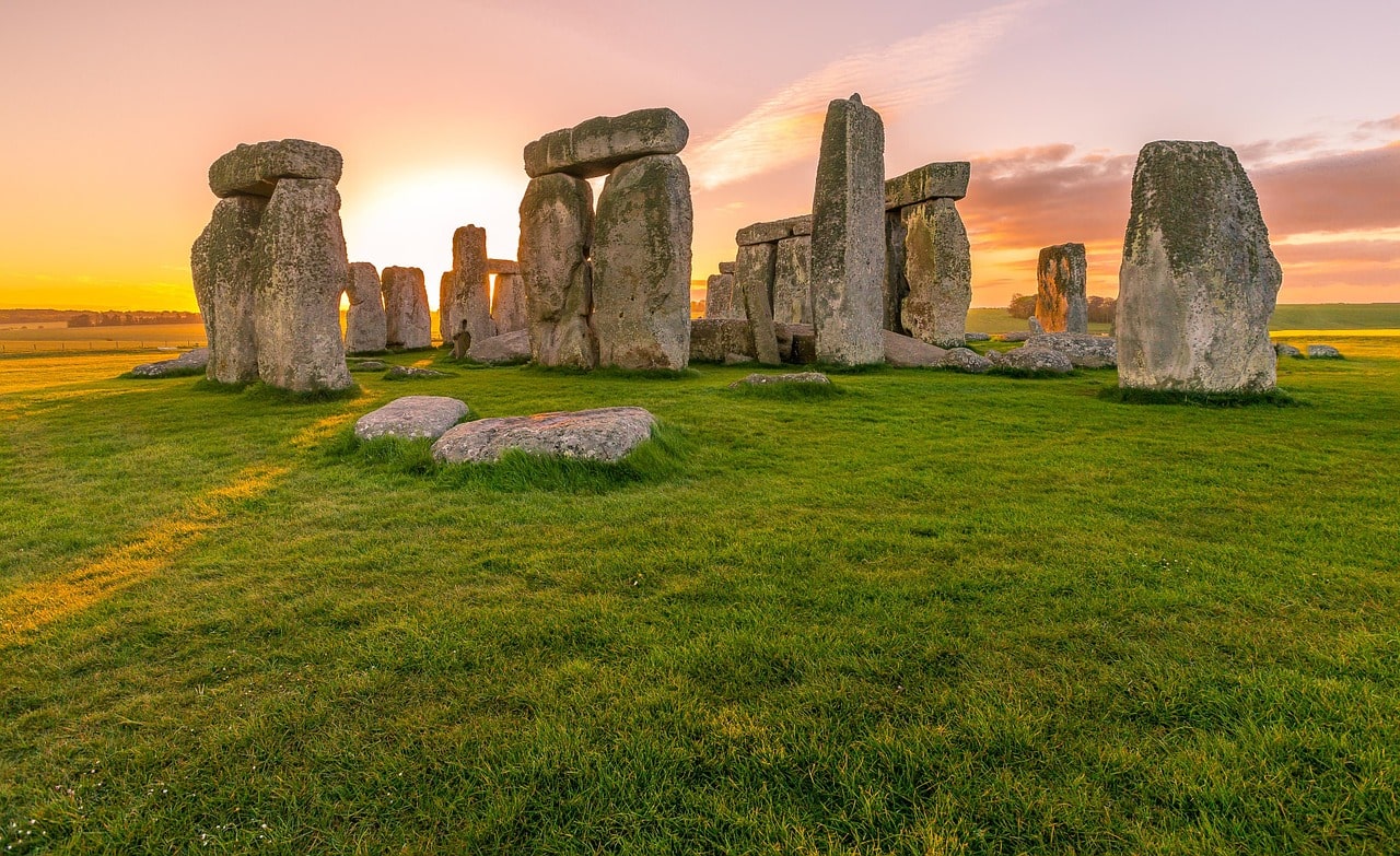 Stonehenge Land Surveyor